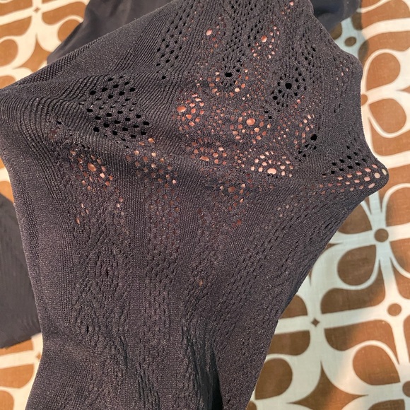Fabletics black burnout style workout leggings. Size L EUC - Picture 3 of 4
